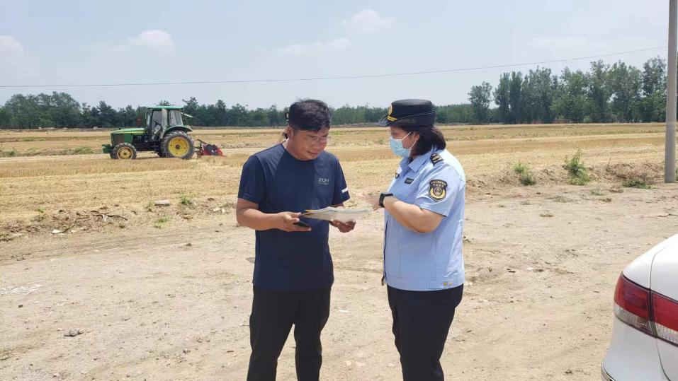 北京市農(nóng)業(yè)綜合執(zhí)法總隊(duì)為“三夏”麥?zhǔn)展ぷ鞅ｑ{護(hù)航